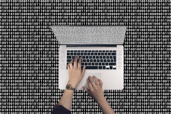 QUIERO APRENDER A DESARROLLAR: ¿BOOTCAMP O INFORMÁTICA?